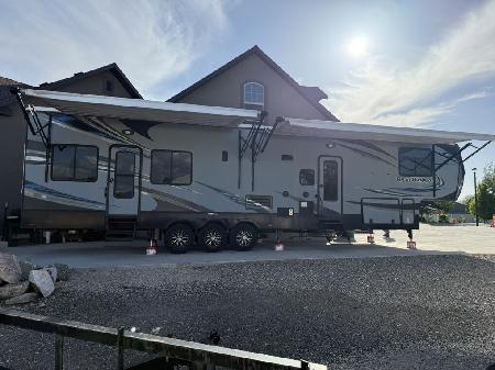 Class Toy Hauler for sale